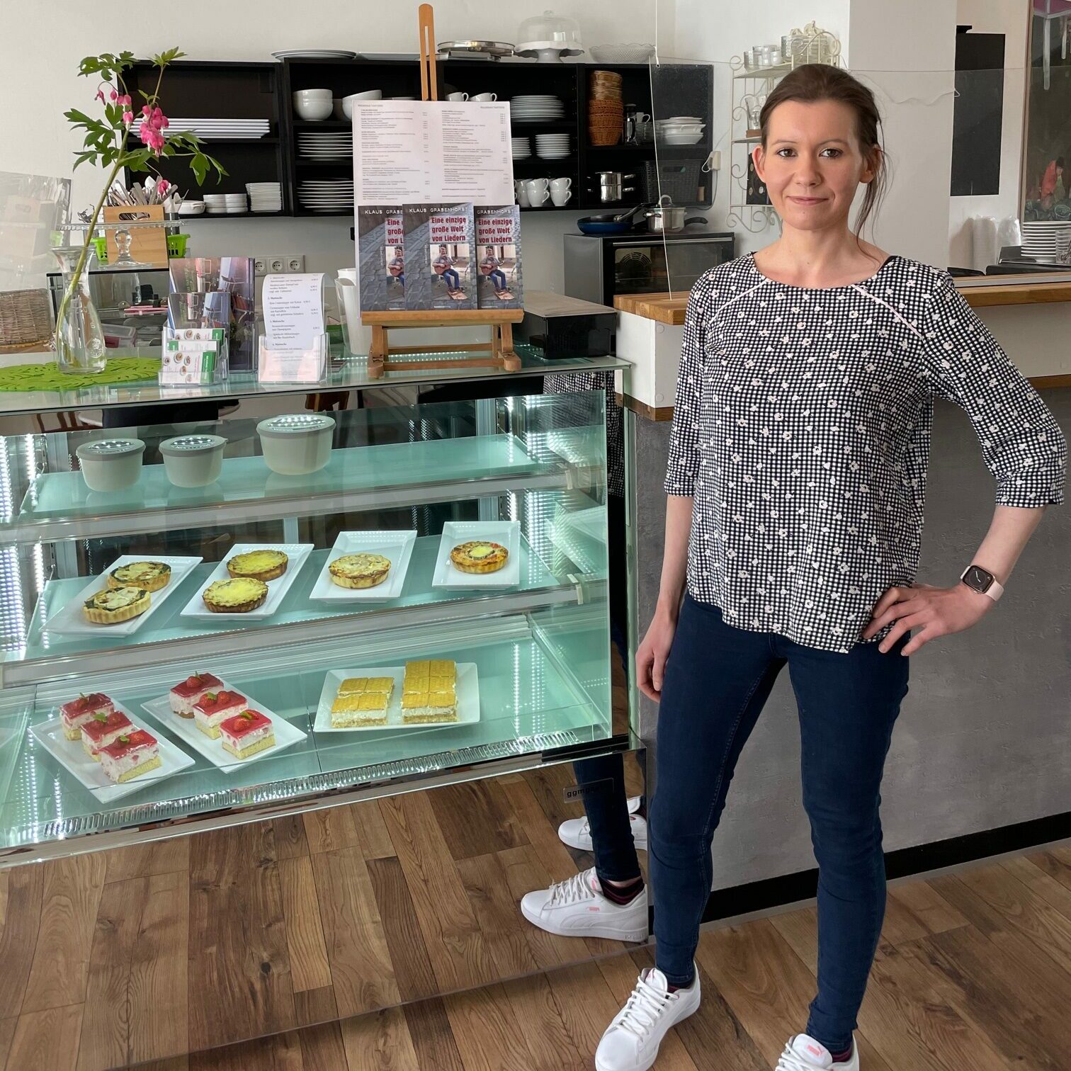 Ricarda Wallerath in Ihrem Cafe in Düsseldorf-Gerresheim